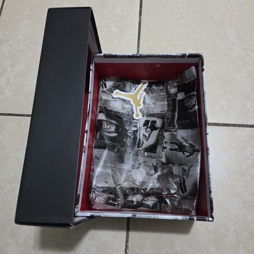 Empty Shoe Box - Picture 6 of 8